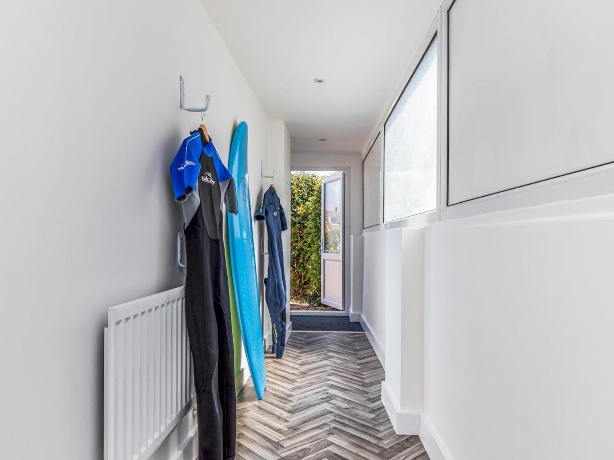 Pass The Keys Charming Chalet A Stones Throw From The Beach Chichester Buitenkant foto