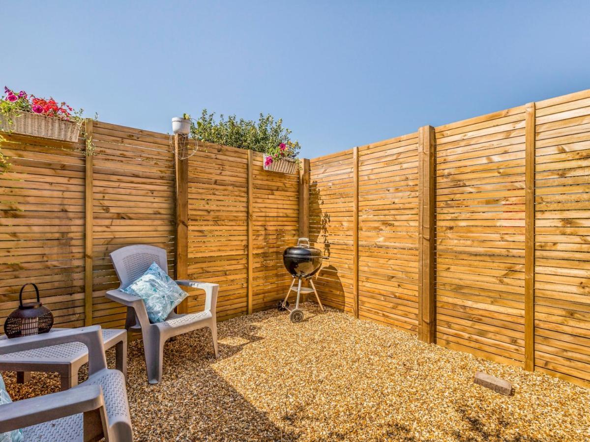 Pass The Keys Charming Chalet A Stones Throw From The Beach Chichester Buitenkant foto