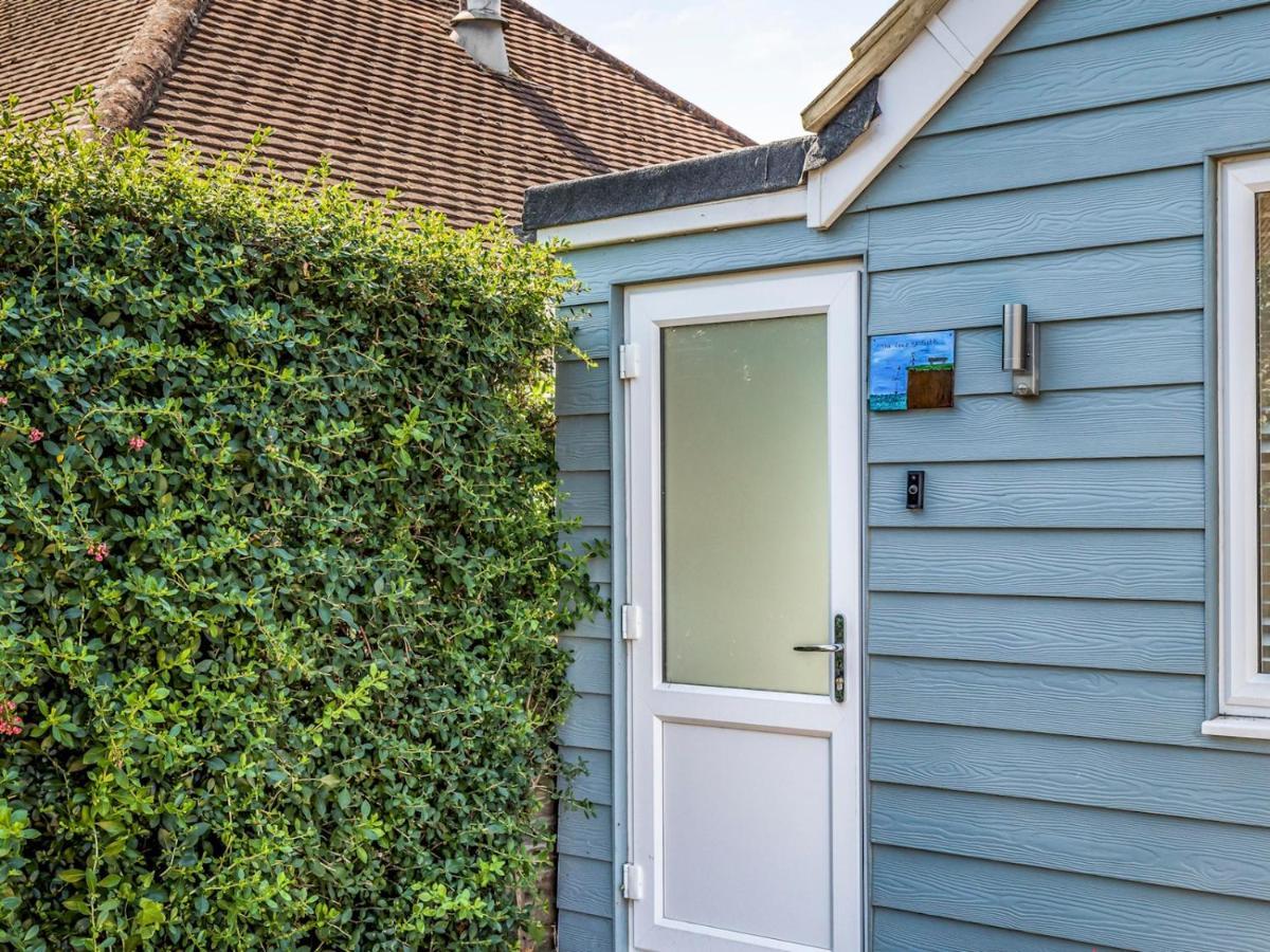 Pass The Keys Charming Chalet A Stones Throw From The Beach Chichester Buitenkant foto